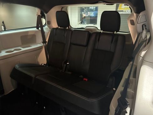 Used 2020 Dodge Grand Caravan SXT FWD image 15