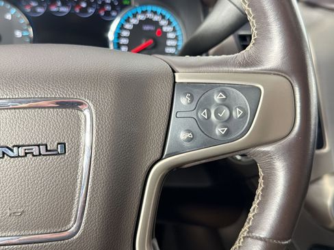 Used 2020 GMC Yukon Denali w/ Denali Premium Package RWD image 26