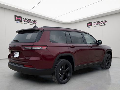 New 2025 Jeep Grand Cherokee L Limited w/ Luxury Tech Group II image 17