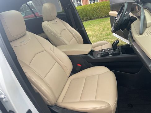 Used 2024 Cadillac XT4 Premium Luxury AWD/4WD image 32