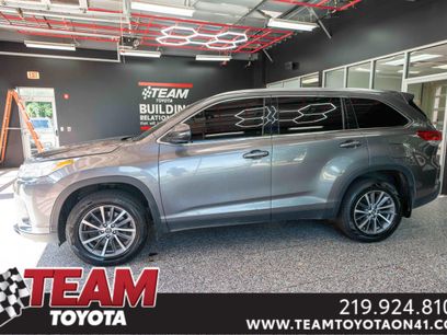 Used 2019 Toyota Highlander XLE w/ Carpet Mat Package (TMS)