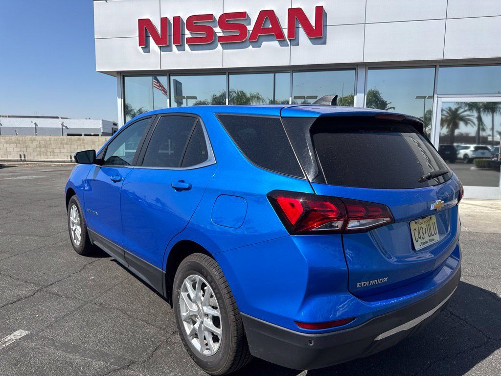 Used 2024 Chevrolet Equinox LT AWD/4WD image 2