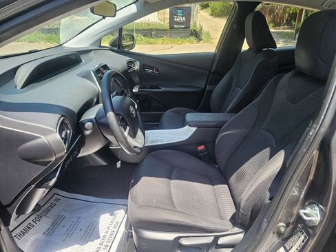 Used 2016 Toyota Prius Three FWD image 9