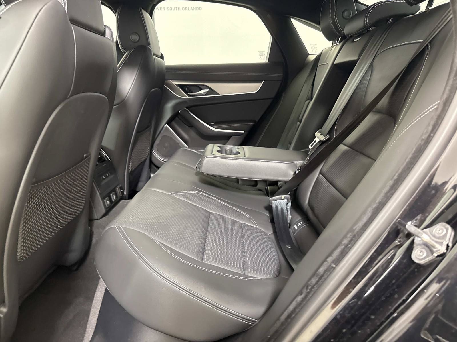 Certified 2024 Jaguar XF R-Dynamic SE AWD/4WD image 11