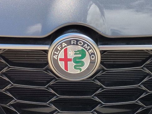 Used 2024 Alfa Romeo Tonale Ti w/ Premium Interior Package image 5