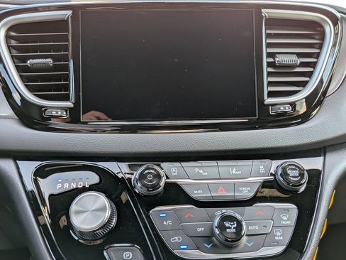 Used 2026 Chrysler Voyager LX image 13