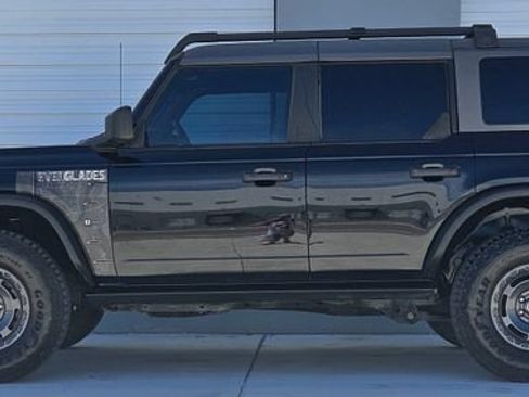 Certified 2022 Ford Bronco Everglades AWD/4WD image 2