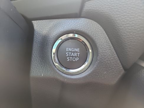 Used 2025 Toyota RAV4 XLE AWD/4WD image 30
