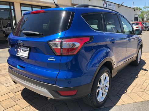 Used 2018 Ford Escape SE w/ SE Sync 3 Package AWD/4WD image 2