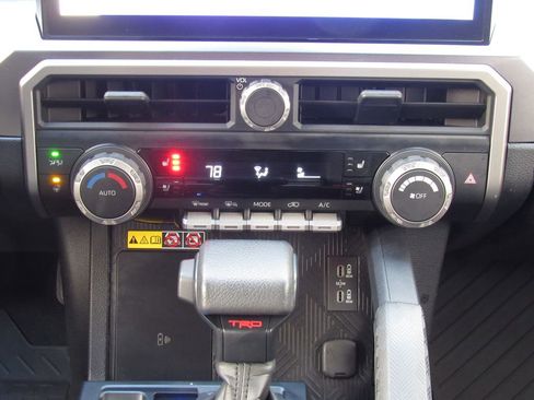 Certified 2025 Toyota 4Runner TRD Off-Road Premium image 32