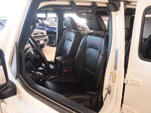 Used 2018 Jeep Wrangler Unlimited Rubicon AWD/4WD image 27