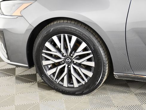 Used 2024 Nissan Altima 2.5 SV FWD image 50