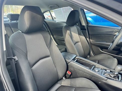 Used 2018 MAZDA MAZDA3 Sport image 28