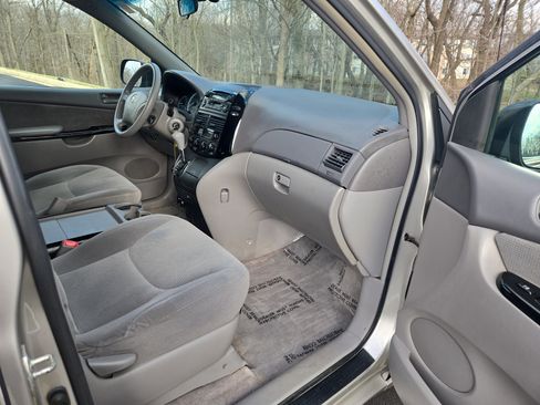 Used 2005 Toyota Sienna LE image 21