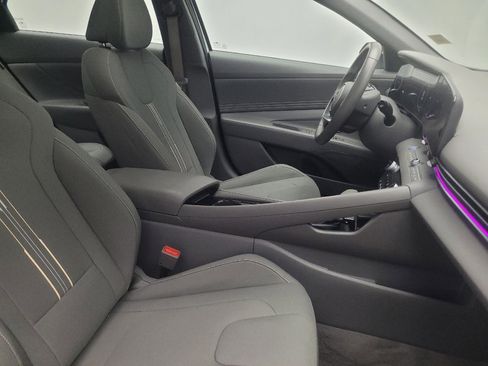 Used 2025 Hyundai Elantra SEL FWD image 21