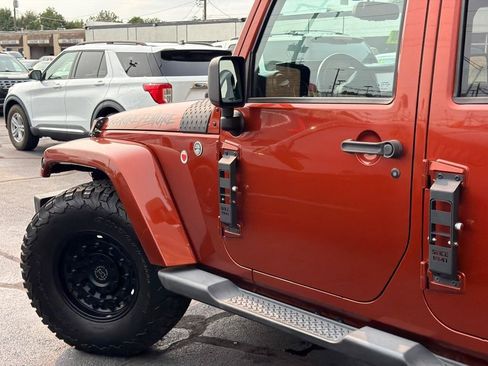 Used 2014 Jeep Wrangler Unlimited Sahara w/ Dual Top Group AWD/4WD image 42