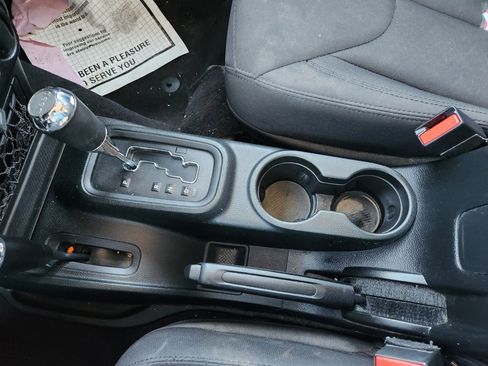 Used 2018 Jeep Wrangler Sport w/ Connectivity Group image 19