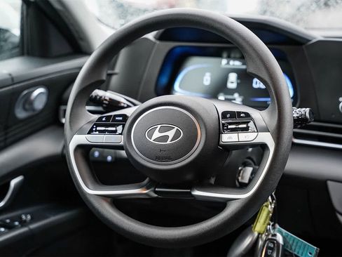 Certified 2025 Hyundai Elantra SE w/ Cargo Package image 15