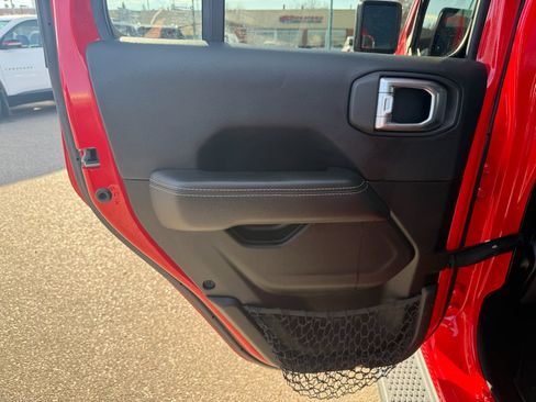 Used 2021 Jeep Wrangler Unlimited Sahara image 15