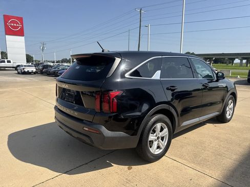 Used 2022 Kia Sorento LX FWD image 11