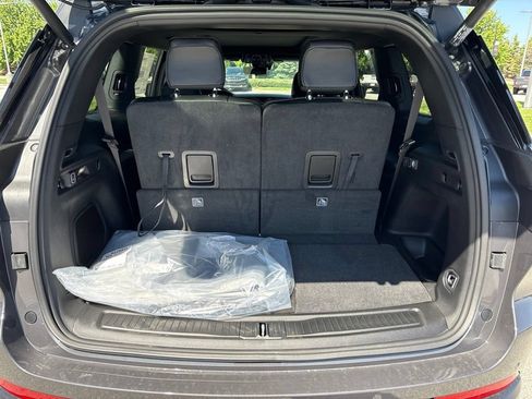 New 2026 Jeep Grand Cherokee L Limited w/ Luxury Tech Group II AWD/4WD image 11
