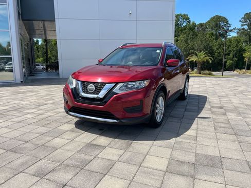 Used 2018 Nissan Rogue SV FWD image 2