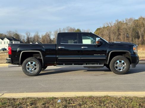 Used 2017 GMC Sierra 3500 Denali w/ Duramax Plus Package image 4