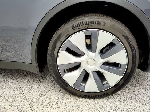 Used 2023 Tesla Model Y AWD image 9