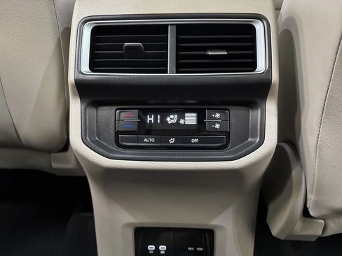 Used 2024 Volkswagen Atlas SE w/ Panoramic Sunroof Package image 33