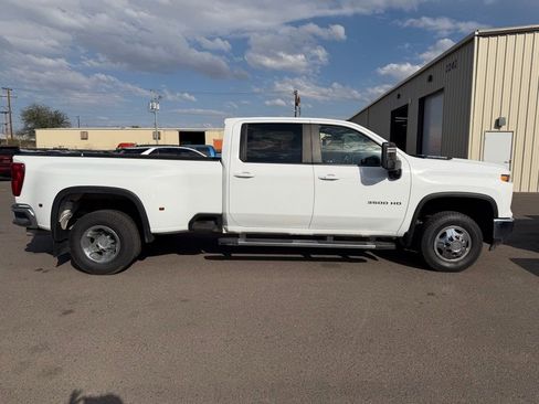 Used 2024 Chevrolet Silverado 3500 LT image 2
