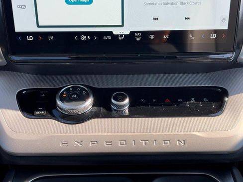 New 2025 Ford Expedition Active image 10