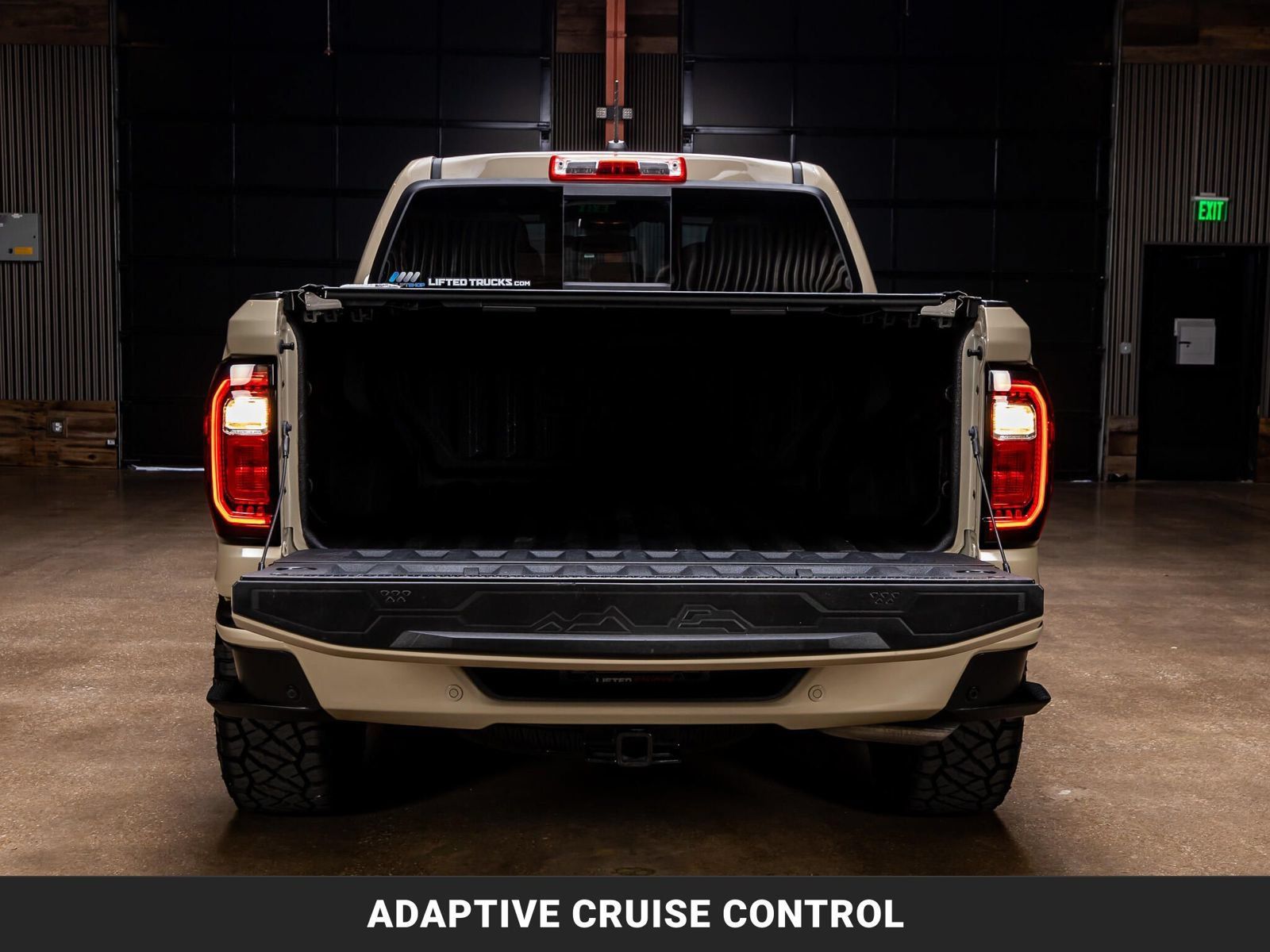 Used 2023 GMC Canyon AT4 w/ Technology Package AWD/4WD image 9