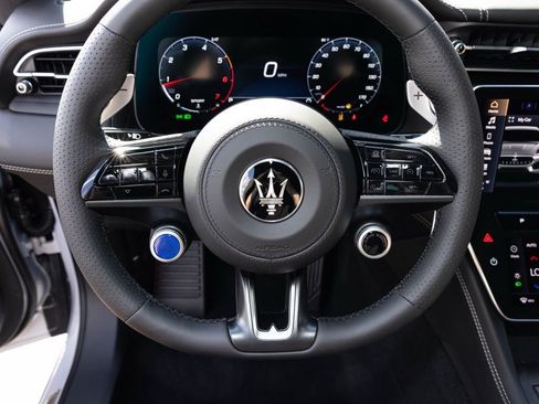 New 2025 Maserati Grecale GT image 23