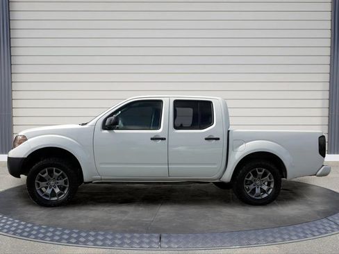 Used 2018 Nissan Frontier S RWD image 4