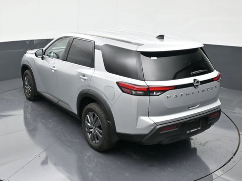 Used 2025 Nissan Pathfinder S image 14