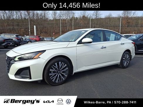 Used 2023 Nissan Altima 2.5 SV image 1