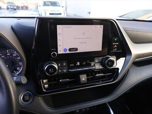 Certified 2024 Toyota Highlander LE image 16