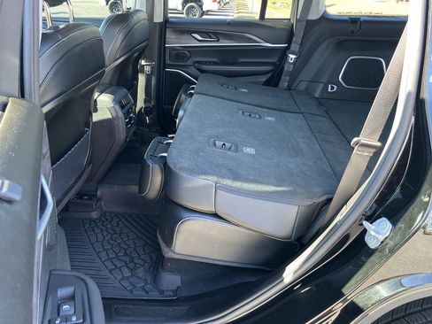 Used 2022 Jeep Grand Cherokee Limited w/ Luxury Tech Group II image 26