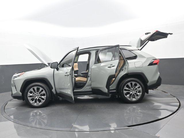 Used 2022 Toyota RAV4 XLE Premium FWD image 35