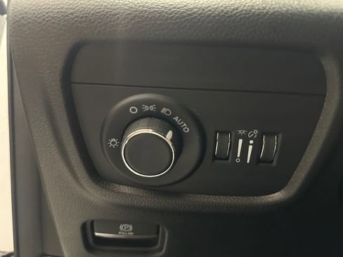 Used 2025 Jeep Grand Cherokee L Altitude AWD/4WD image 30
