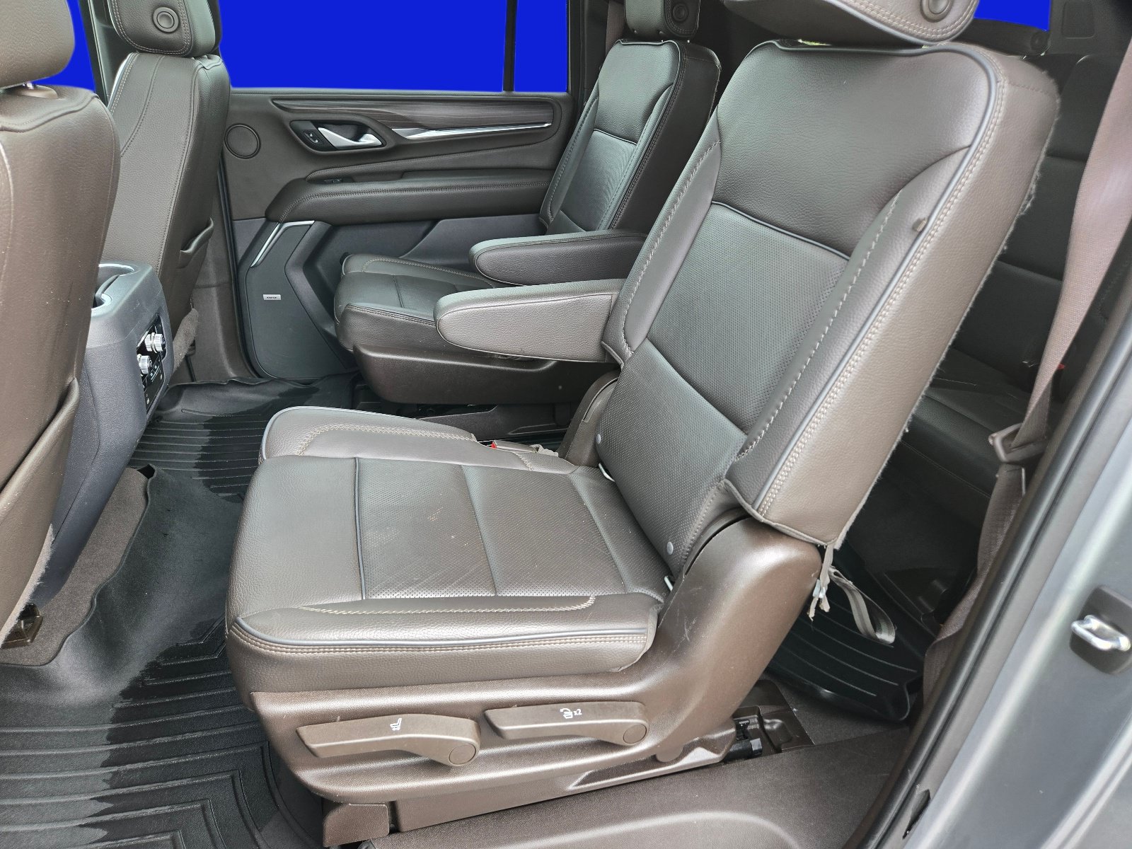 Used 2022 GMC Yukon XL Denali w/ Denali Premium Package AWD/4WD image 18