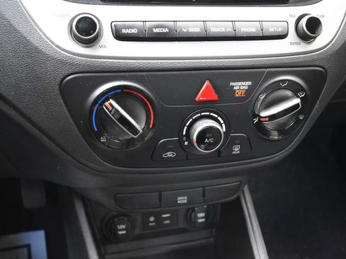 Used 2020 Hyundai Accent SE FWD image 22