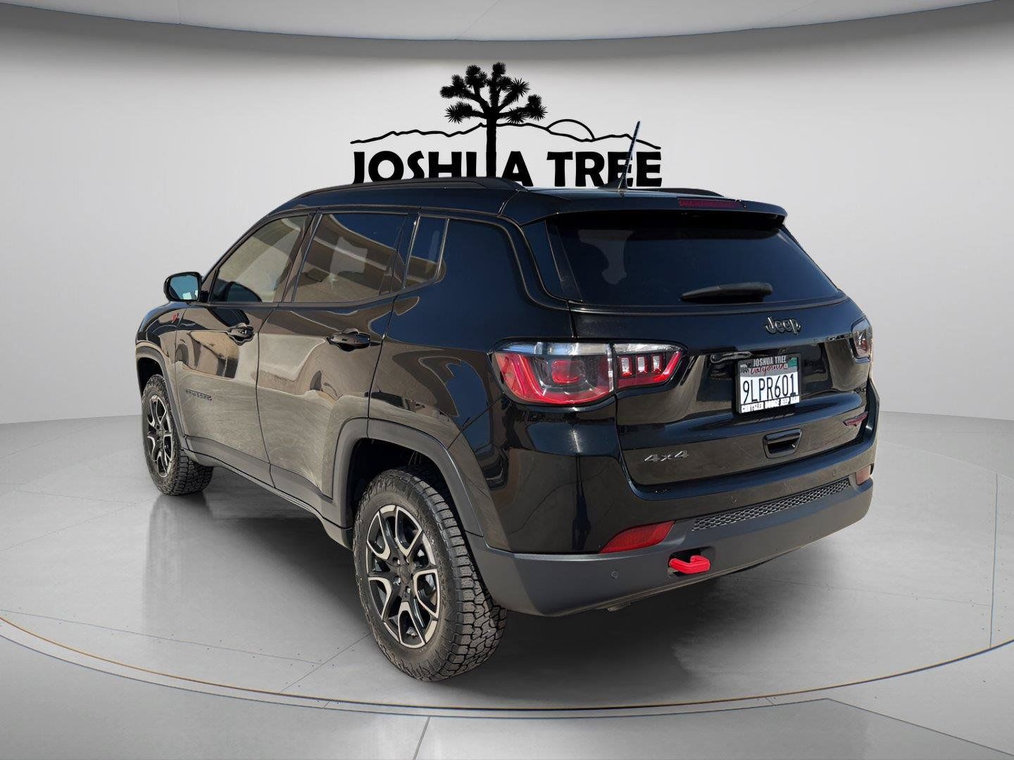 Used 2024 Jeep Compass Trailhawk AWD/4WD image 5