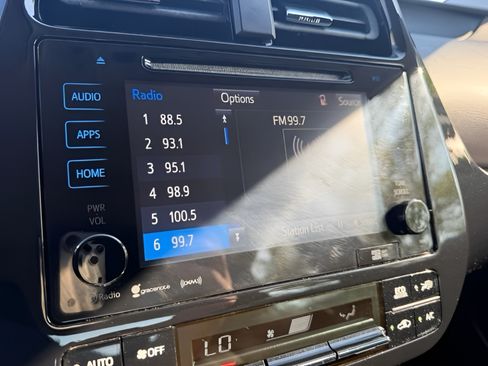 Used 2016 Toyota Prius Four FWD image 13