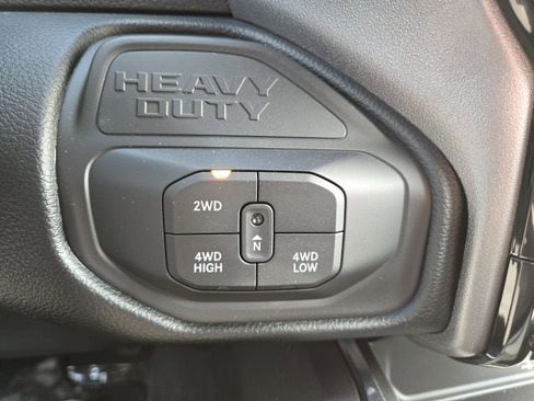Used 2025 RAM 2500 Laramie AWD/4WD image 15