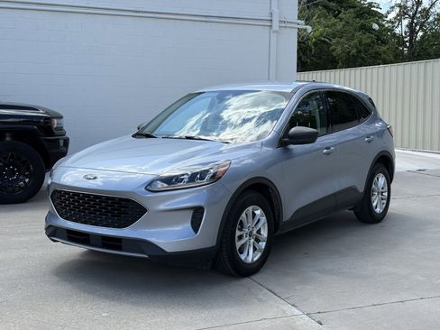 Used 2022 Ford Escape SE image 3