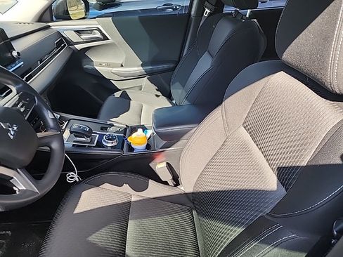 Used 2023 Mitsubishi Outlander ES image 3