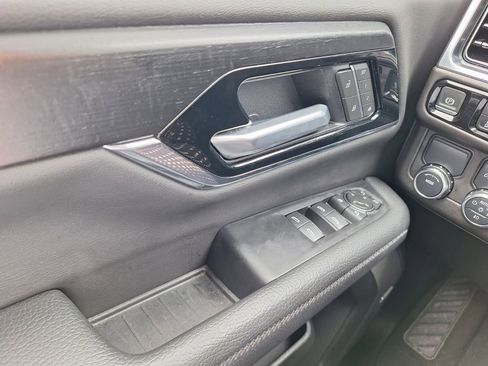 Used 2025 GMC Yukon XL Denali image 18