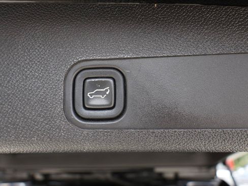 Used 2012 Chevrolet Suburban LTZ RWD image 32