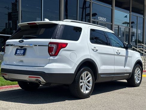 Used 2016 Ford Explorer XLT FWD image 5